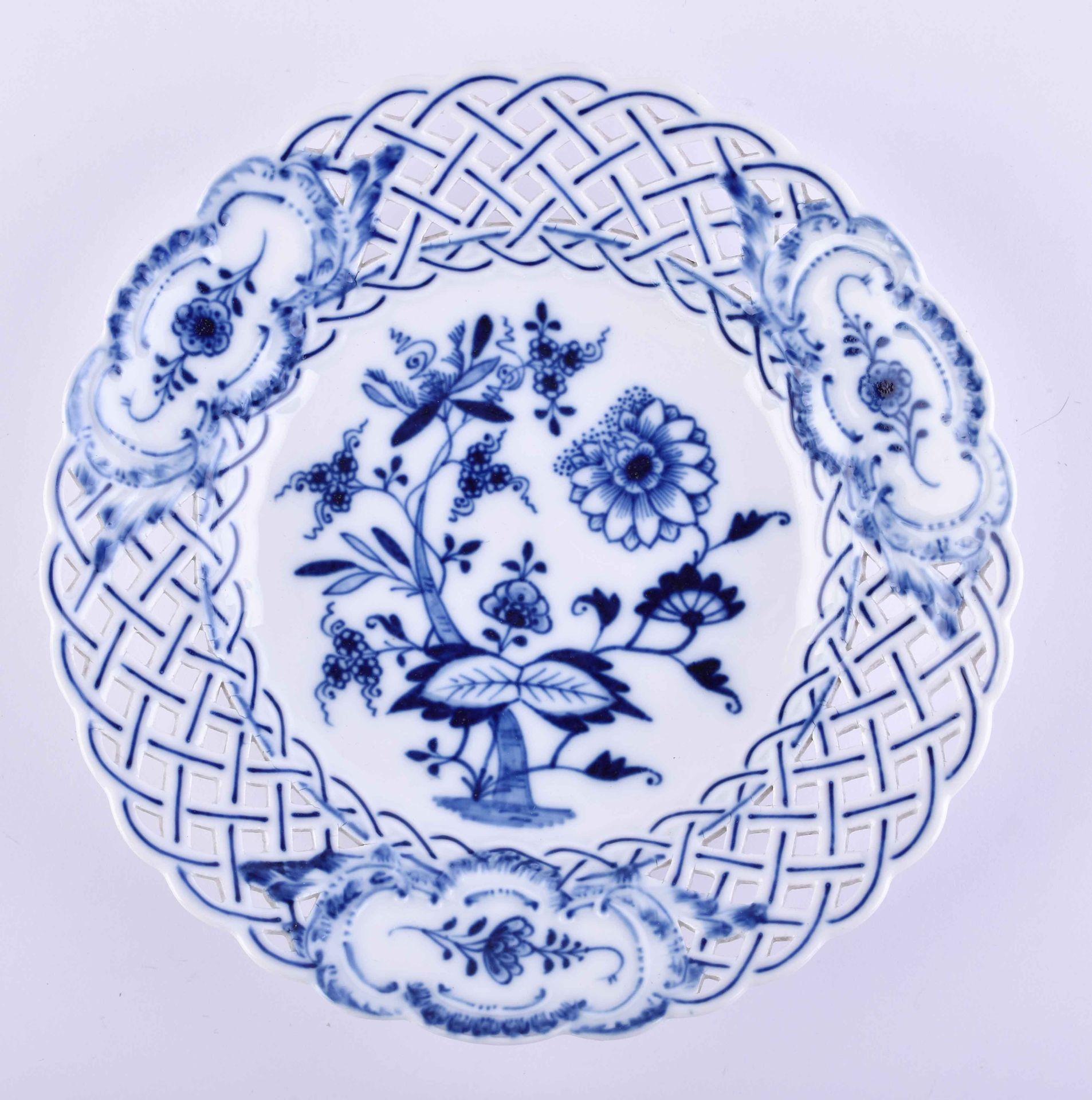 Teller Meissen decor onion pattern, basket weave rim, blue sword mark, 2nd choic&hellip;