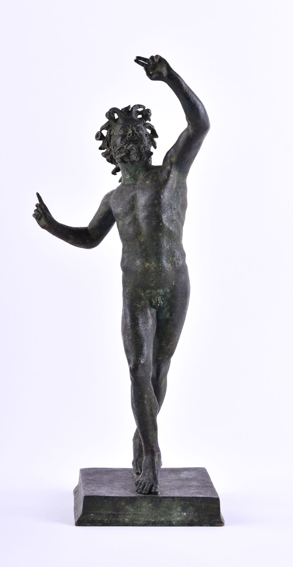 Unbekannter Künstler des 20 Jhd. Faune d'après modèle antique, bronze, h : 44 cm&hellip;