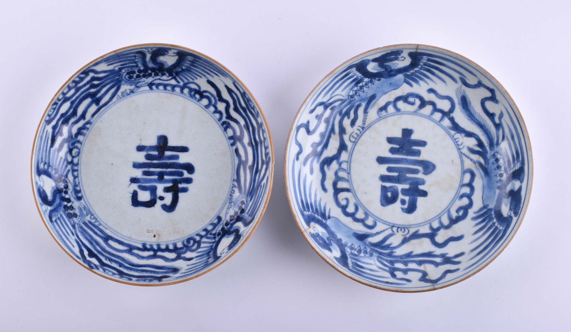 Paar Teller Bleu de Hue China um 1820 越南出口瓷器，镜子里的长寿字，双环里的双鱼纹，直径16厘米