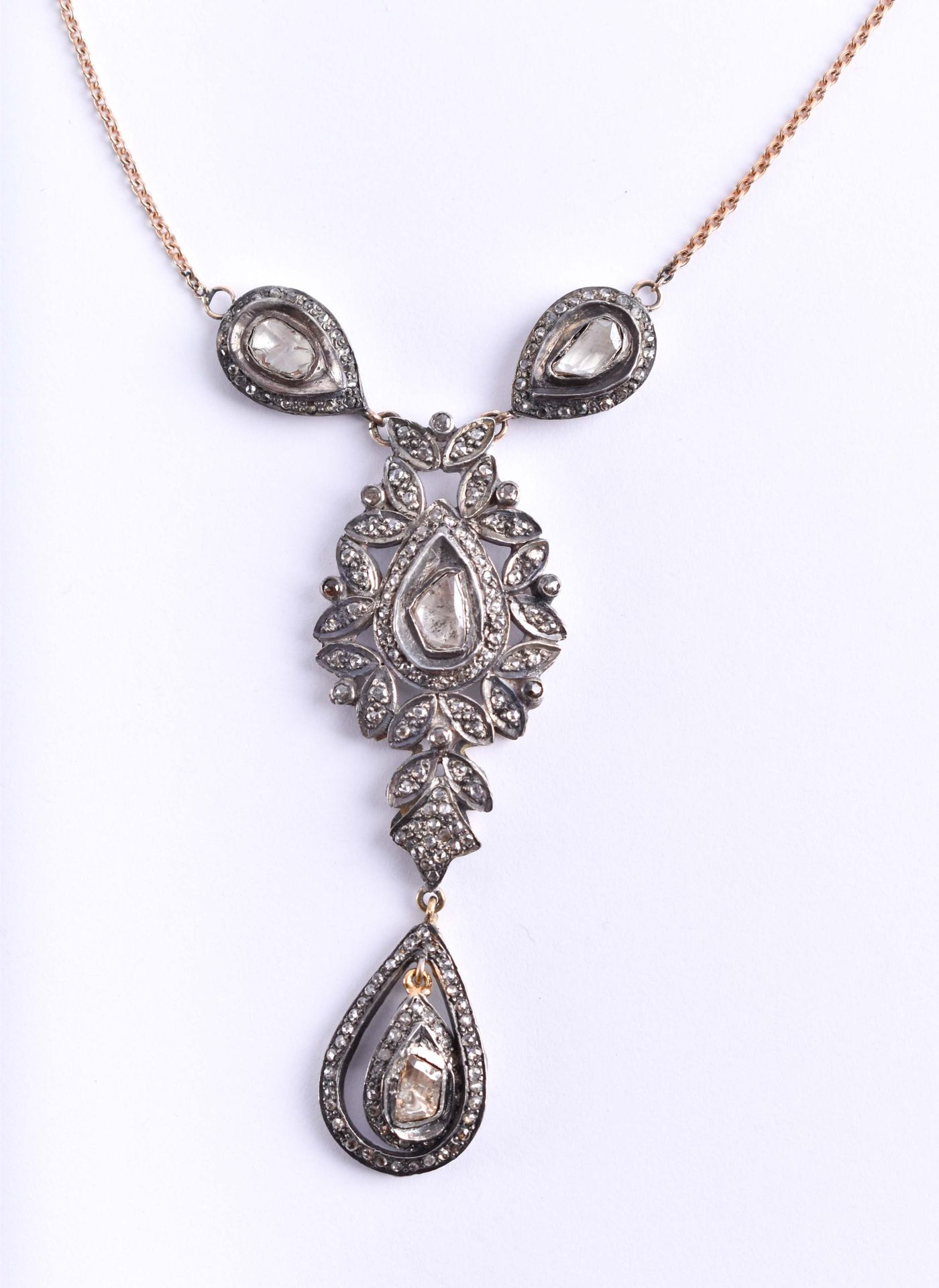 Collier Russland 银质，钻石，19世纪，长：8厘米，宽：2厘米，光彩和钻石共约2.7克拉，非常精细的珠宝商的作品，重量：15.2克