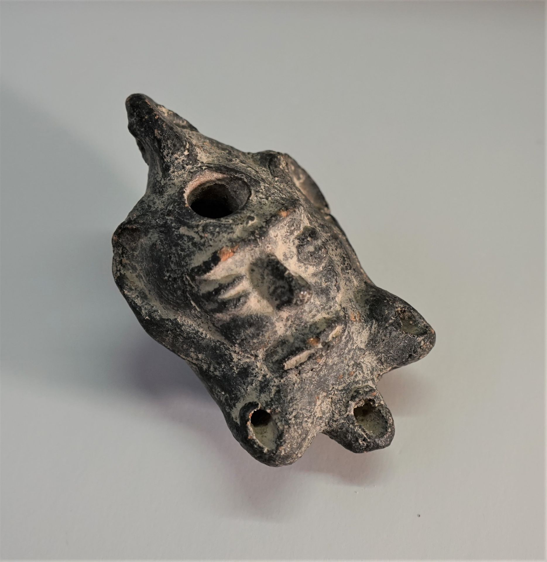 Null Black terracotta oil lamp with 3 spouts. Carthage style. 11cm