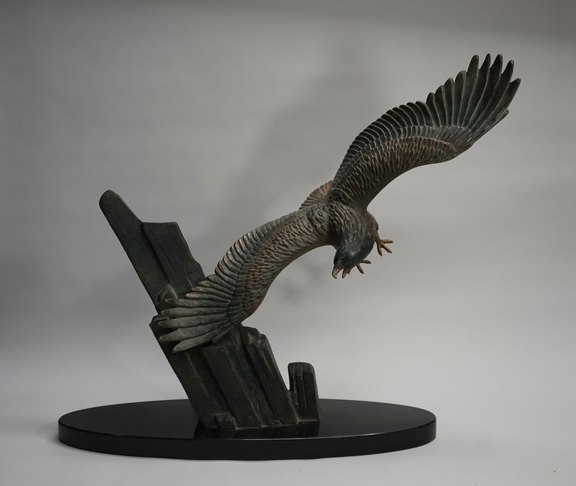 Null RULAS 

"Adler im Flug", Bronze mit braun-grüner und goldener Patina, ovale&hellip;