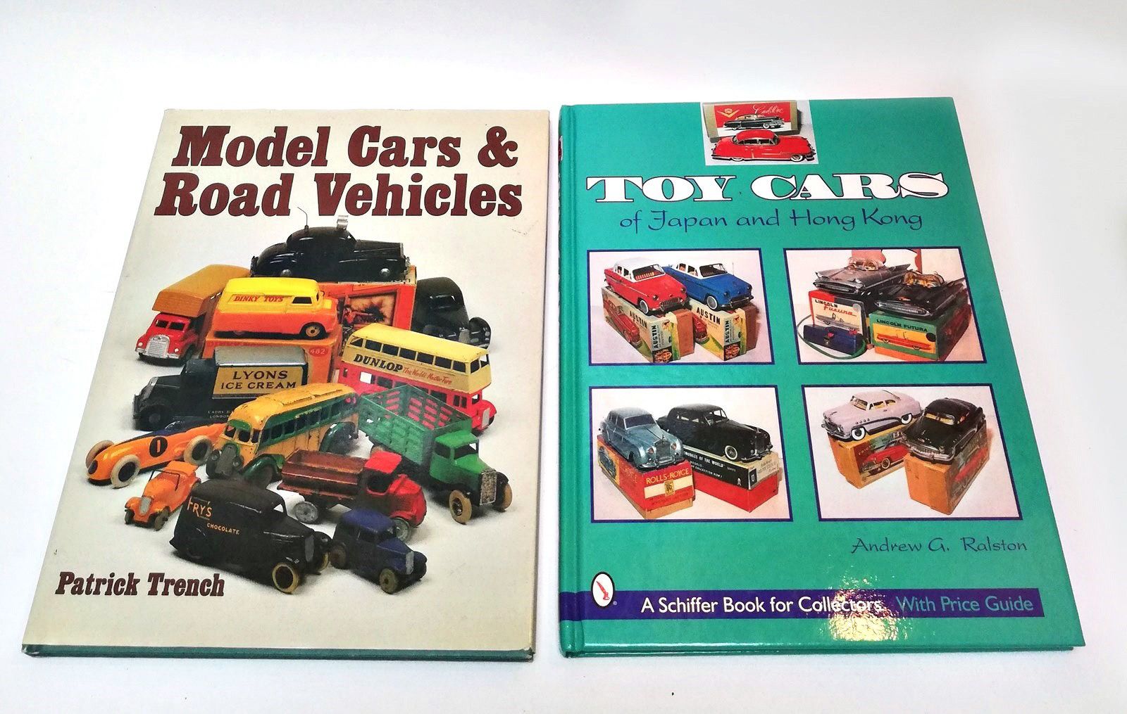 Null Set aus 2 Bänden :

- Andrew G. Ralston 'Toy Cars of Japan and Hong Kong'. &hellip;