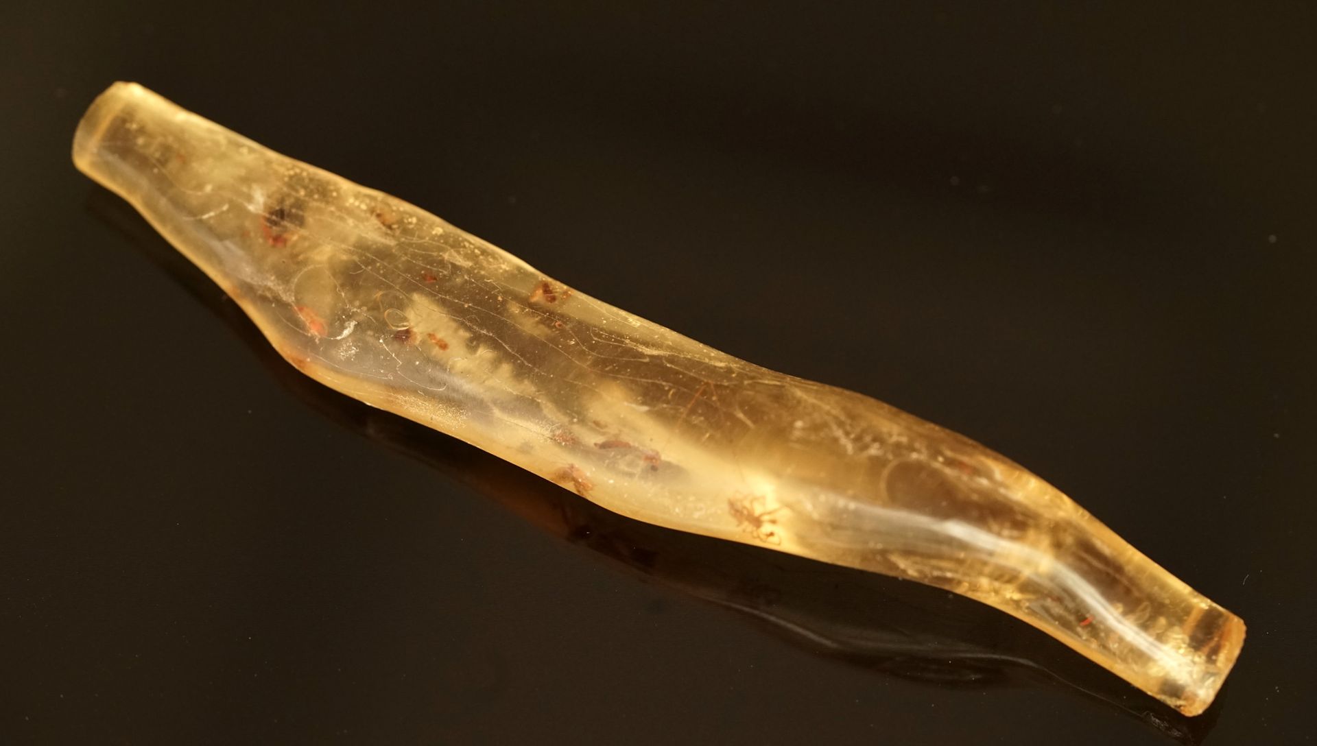 Null Bastone d'ambra contenente insetti, ragni, moscerini, ecc. L: 9,5 cm