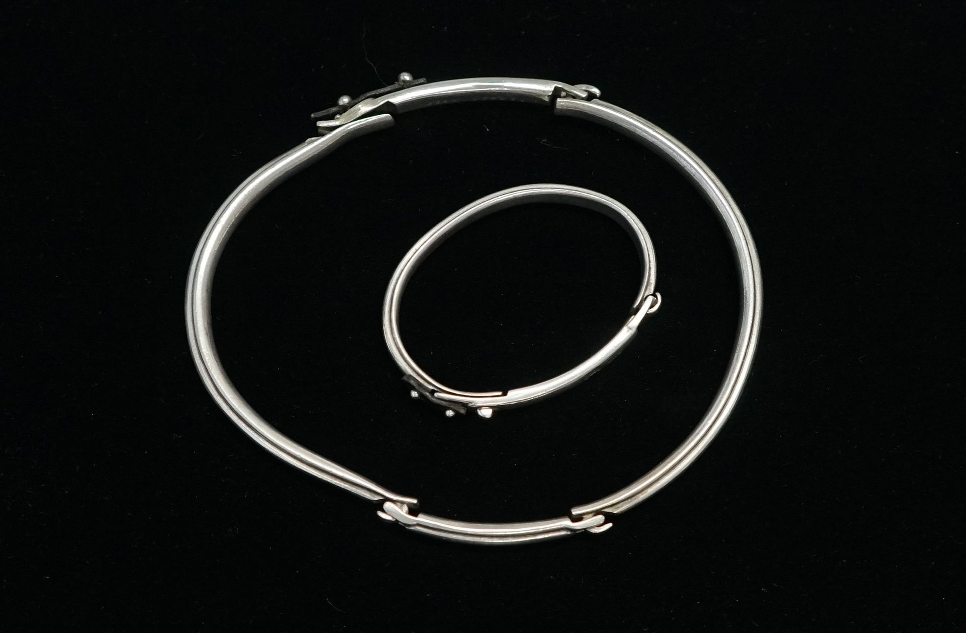 Null JOHN JESSEL - NECKLACE and BRACELET torque articulated pewter, closing by l&hellip;