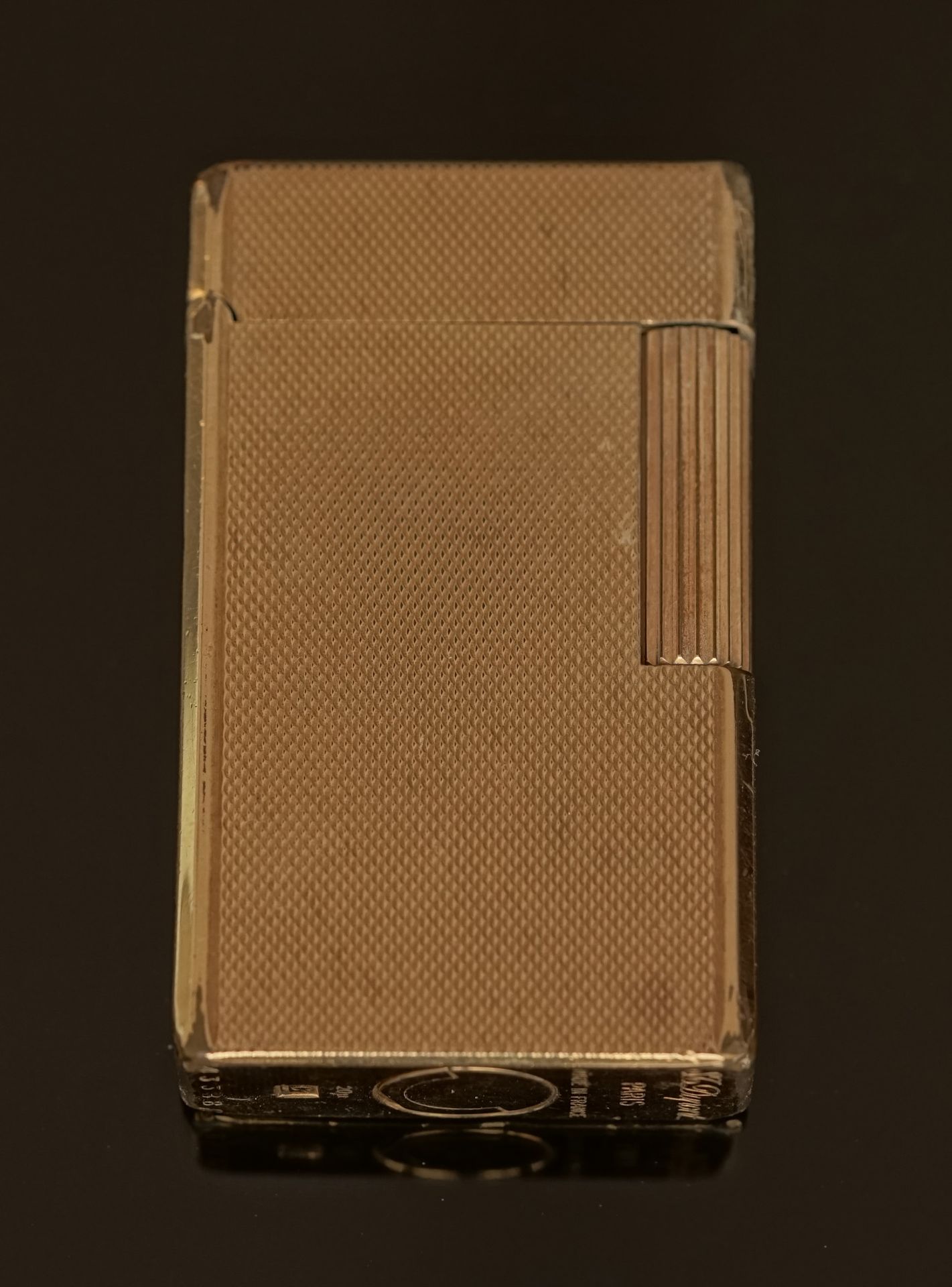 Null DUPONT - Gold plated guilloche design BRIQUET in its original case.