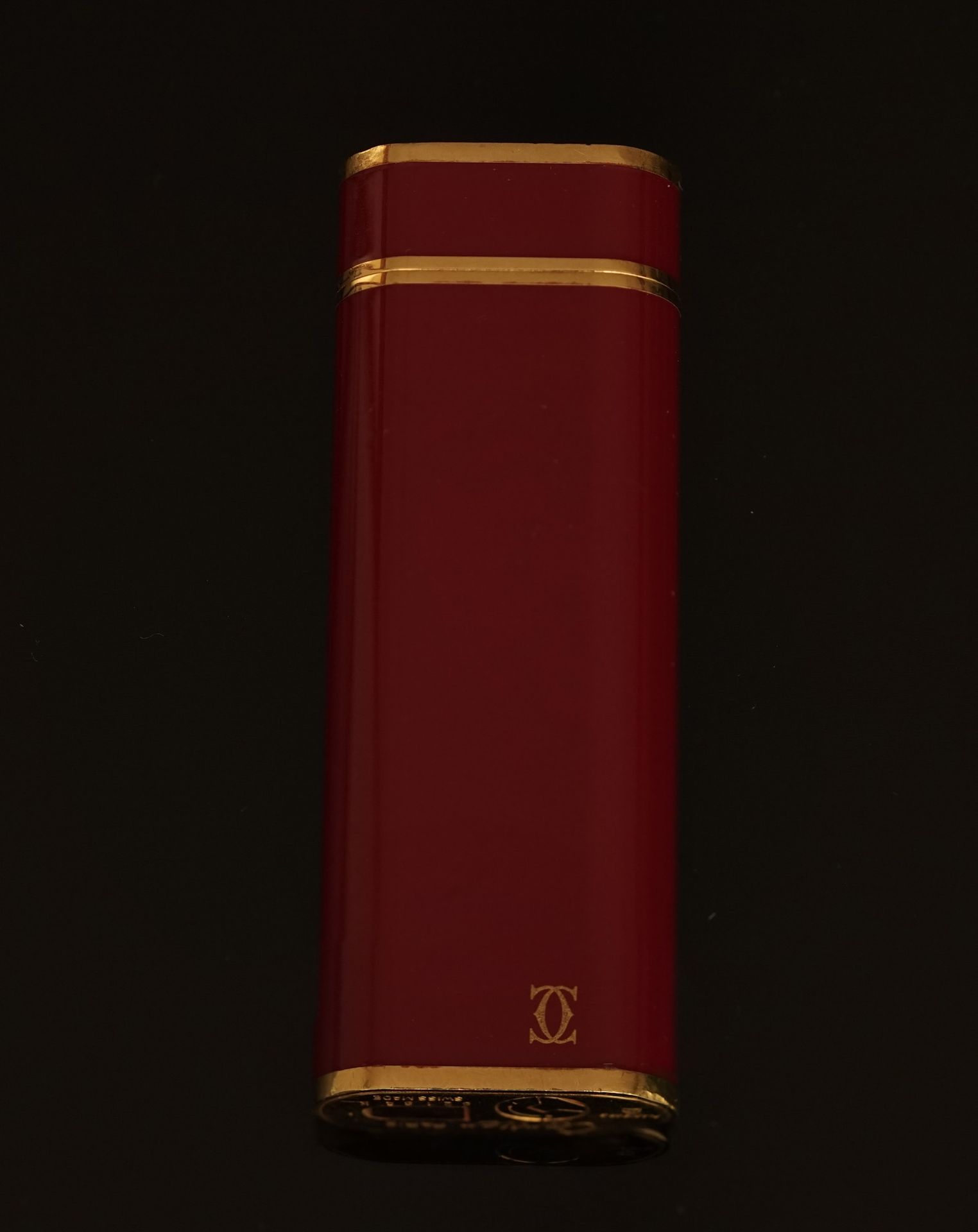 Null CARTIER - MUST - BRIQUET chapado en oro y lacado en rojo N°61184