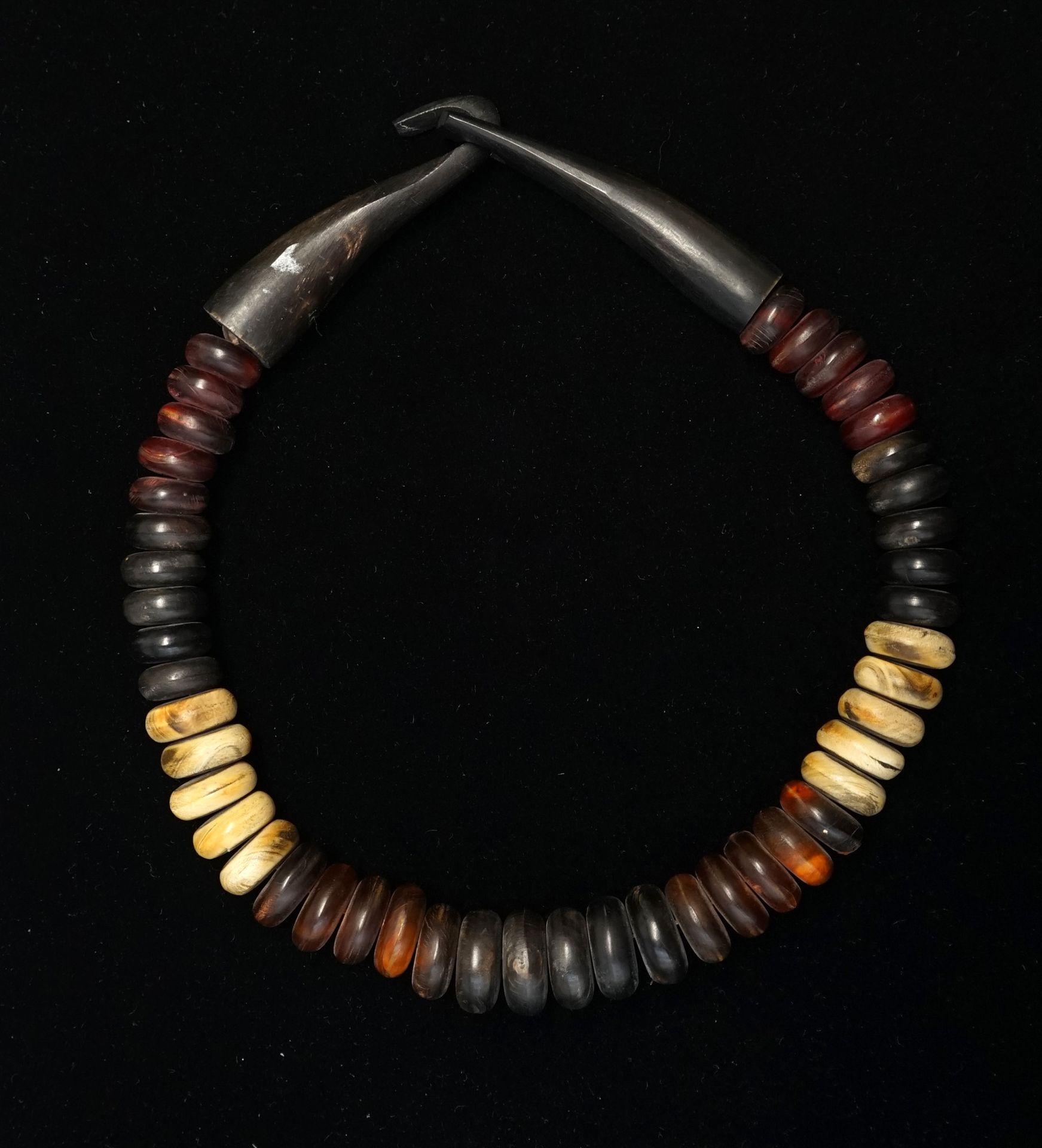 Null NECKLACE made of wooden and horn beads, hook clasp in black horn, in the sp&hellip;