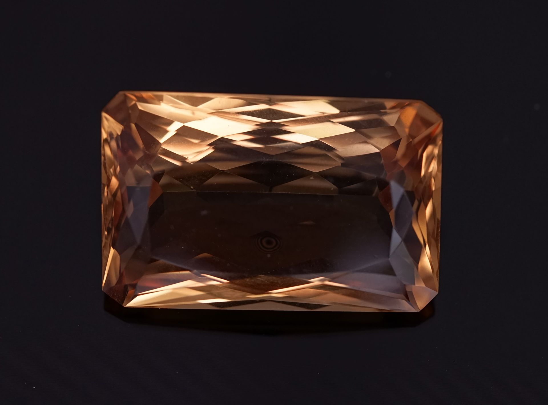 Null LARGE CITRINE on dark honey colored paper, for 100ct approximately.