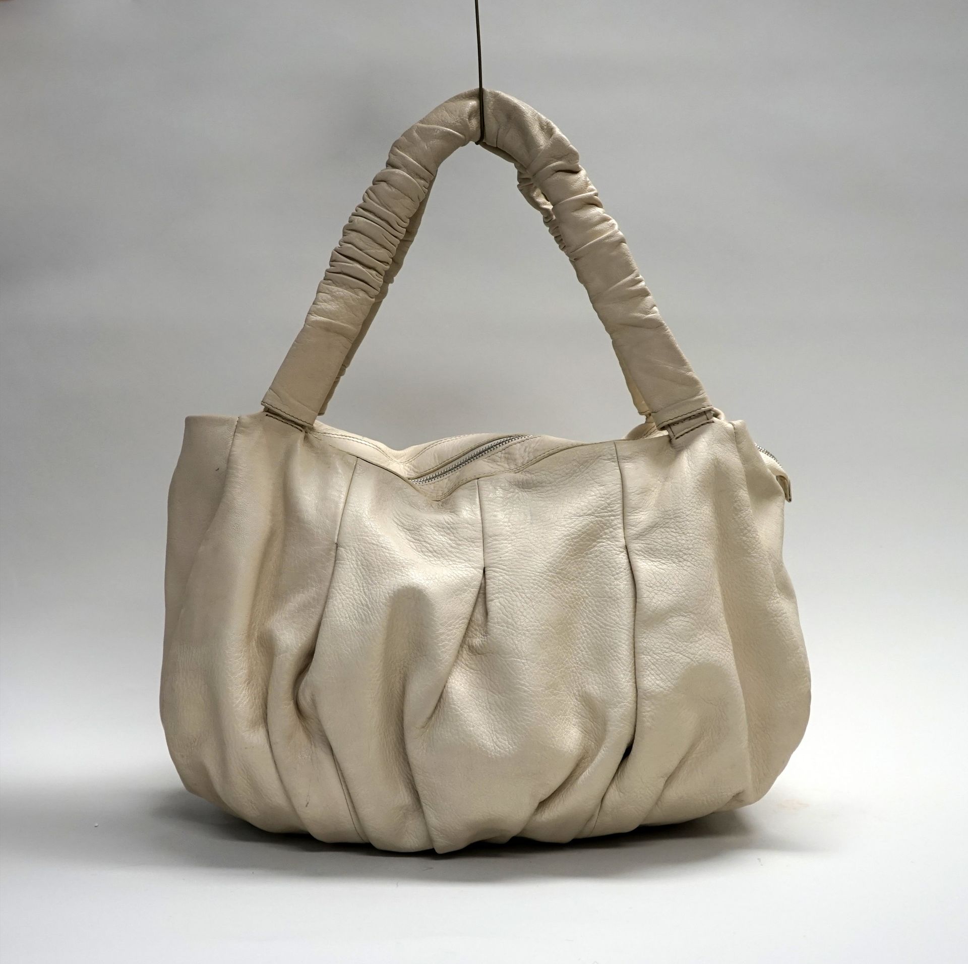 Null FURLA - Shoulder bag in beige leather. Slight traces of carrying on the bot&hellip;