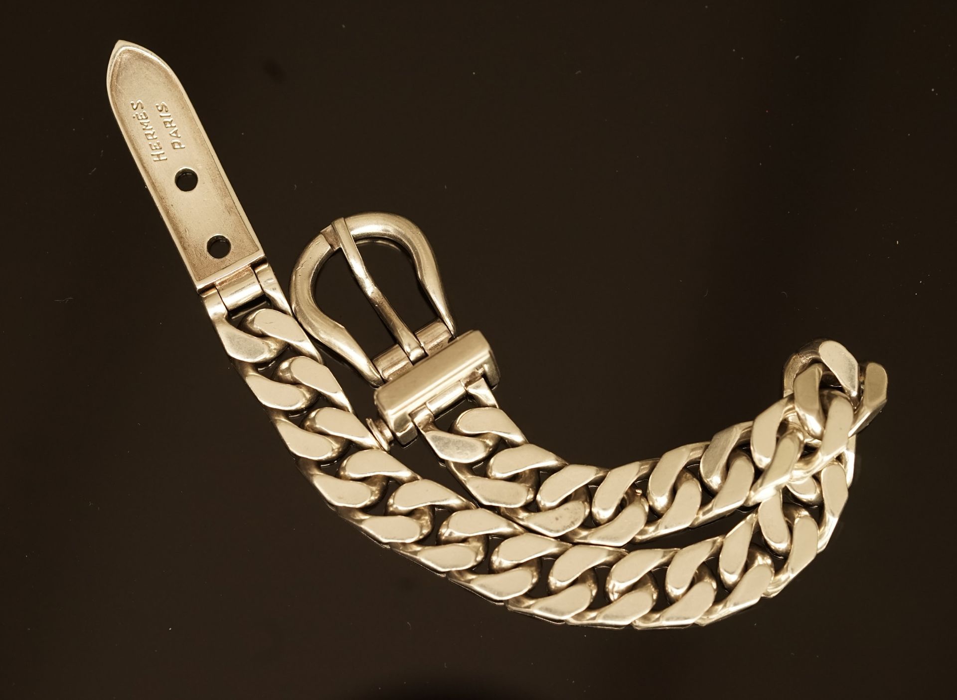 HERMES - BRACELET "ceinture" en argent 925/°°. Circa 1980. Signé. L: 19 et 20cm.&hellip;