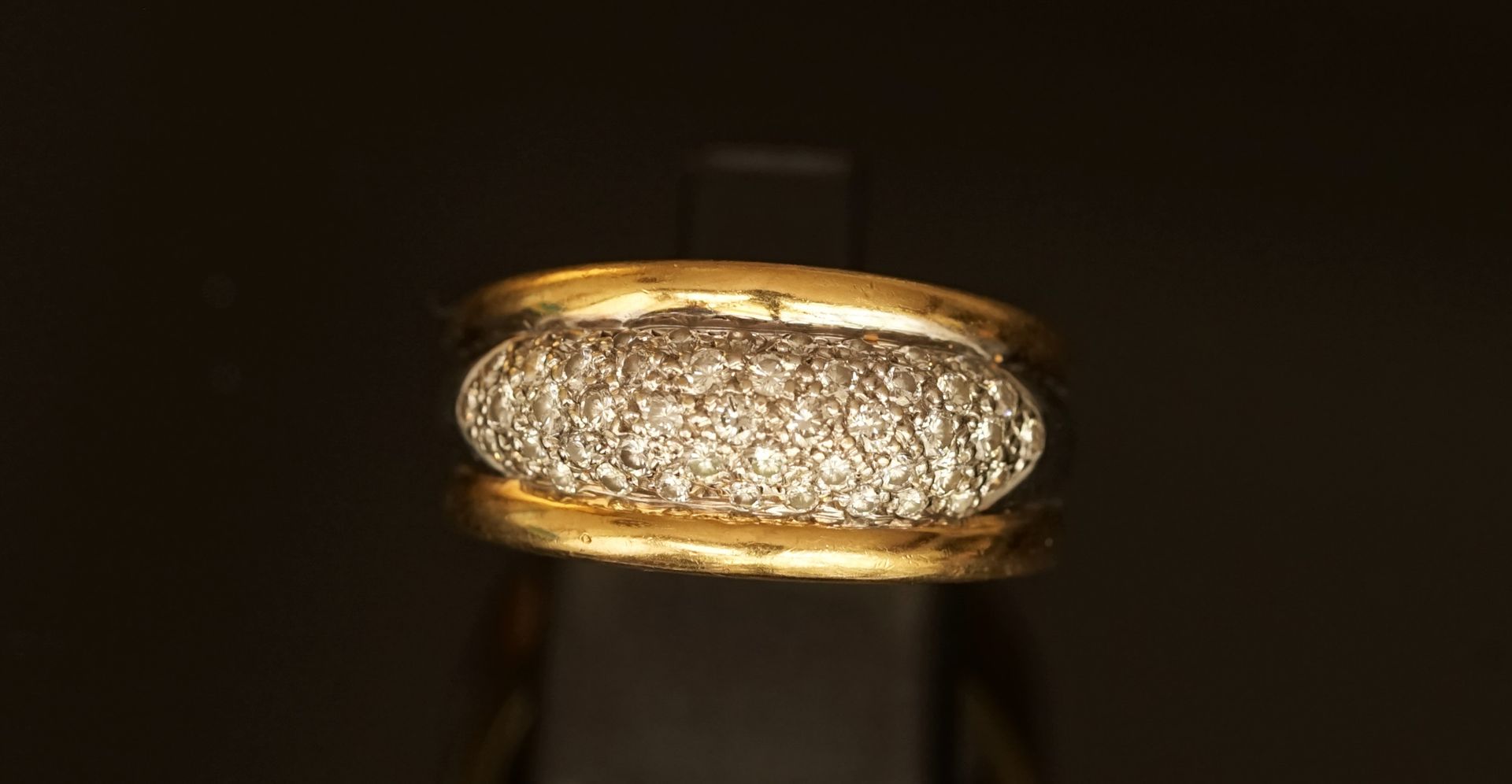 Null 18K（750/°）黄金和白金戒指，镶有圆形钻石。TD：58，PB：10g。