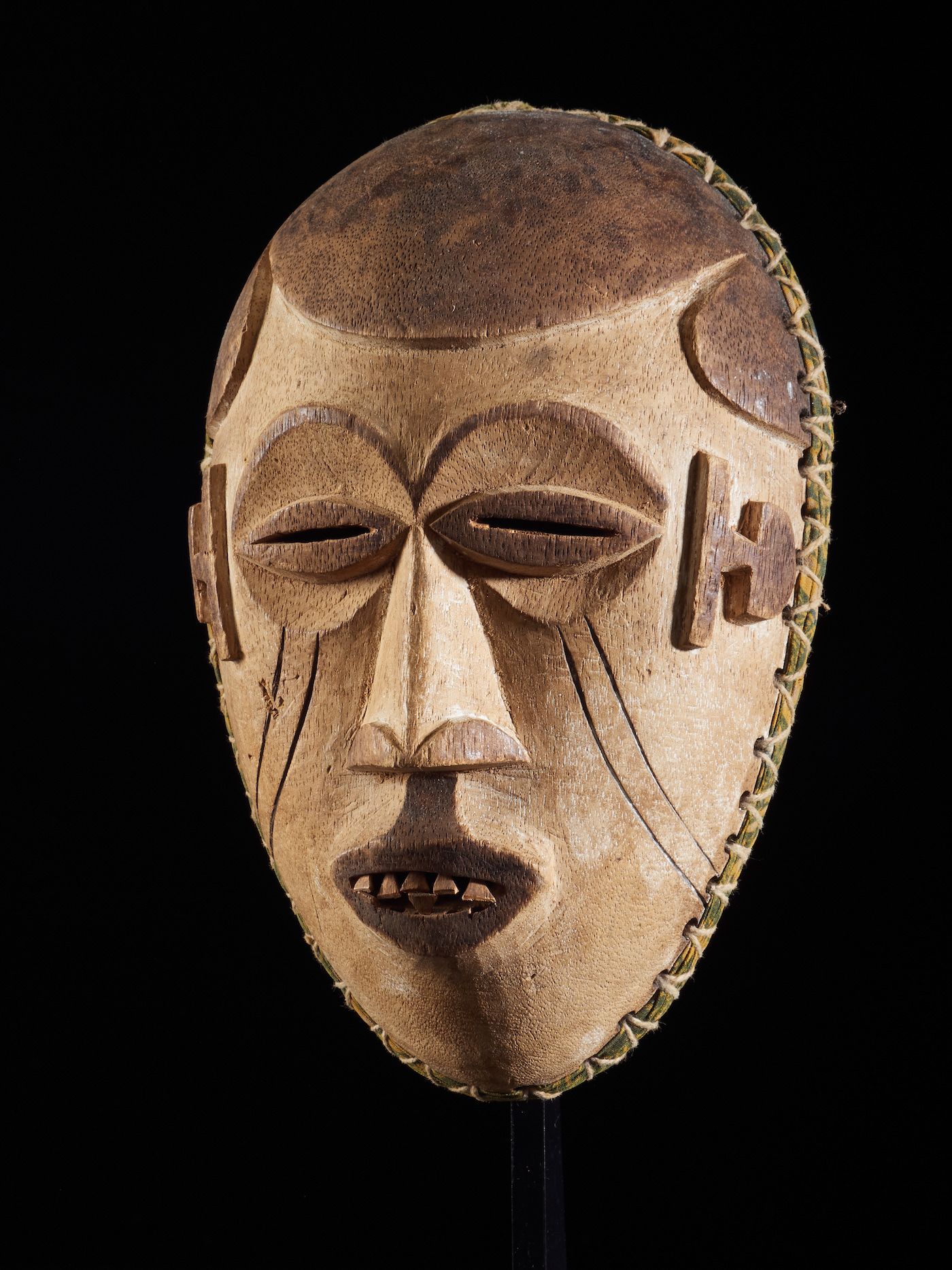 Igbo peuple "Petits masques faciaux avec scarifications, peuple Ibo, Nigeria - U&hellip;