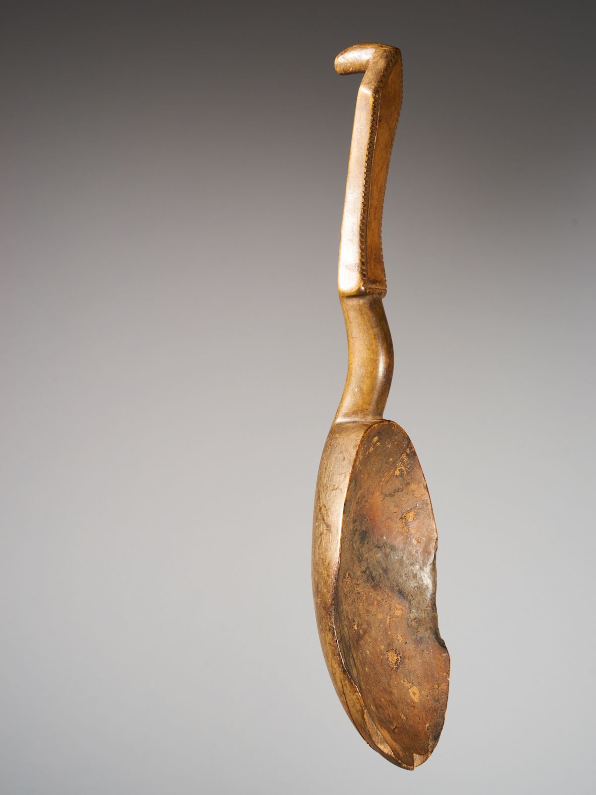 Peuple Baule 装饰的木勺，象牙海岸Baule人，铃铛间 - 33 x 9 x 3厘米