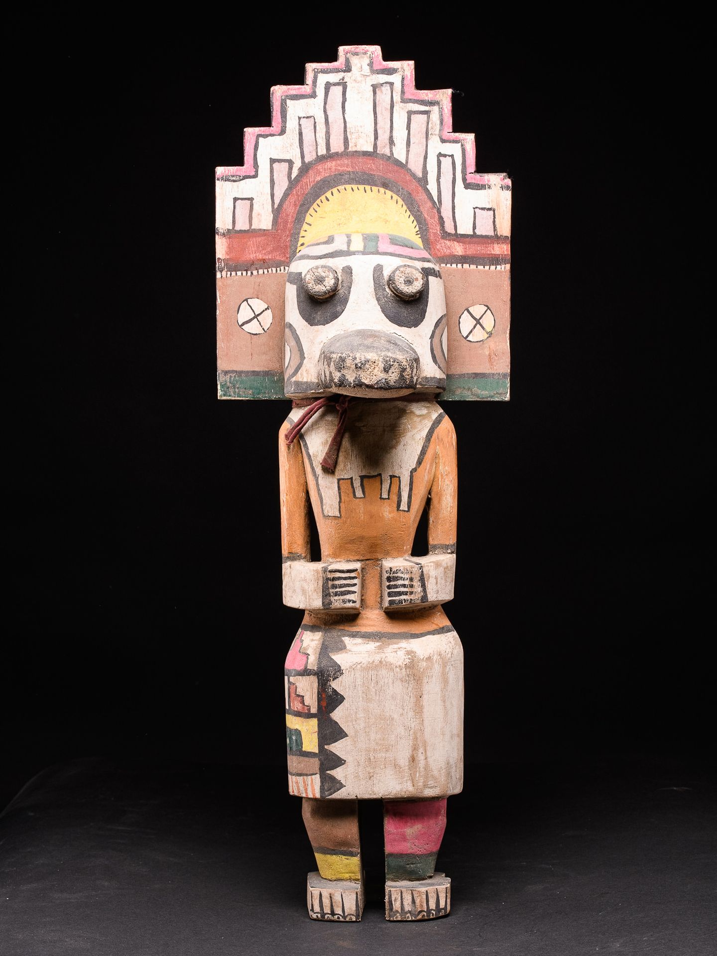 Peuple hopi Figure Kachina style hopi, bois, pigment - (Amérindiens) - 66x22cm