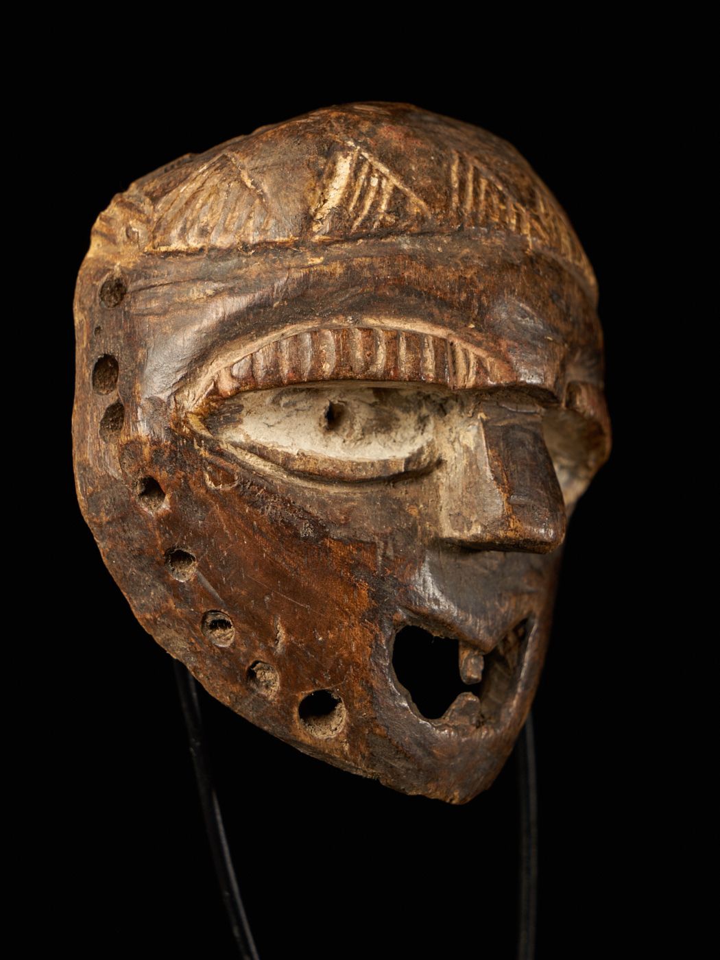 Null Máscara facial con signos de uso, África occidental - mediados del siglo XX&hellip;