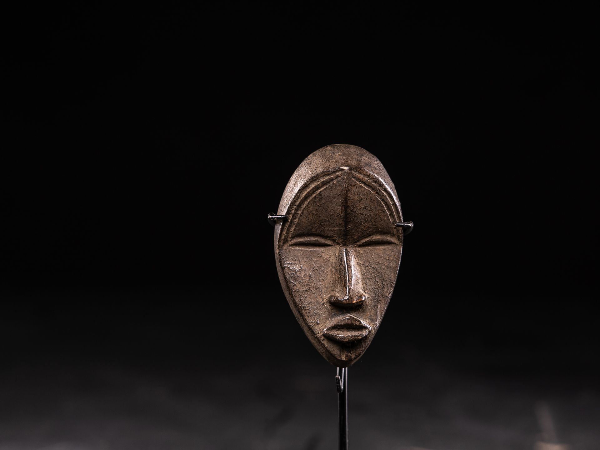 Peuple dan Máscara miniatura Dan (mediados del siglo XX) - 11 x 6,5 x 2,2