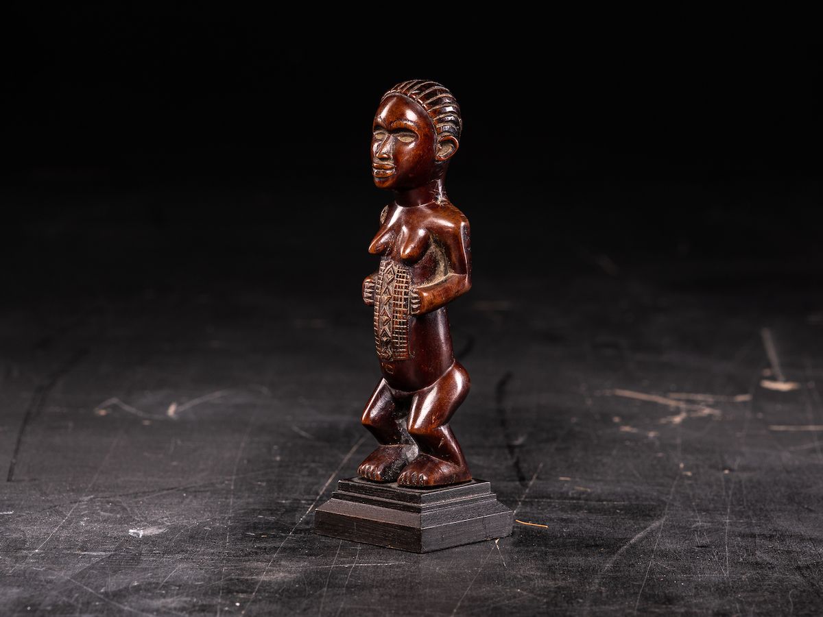 Peuple Bembe Peuple Bembe,RDC.Statuette féminine (milieu du 20ème siècle) 19 x 6&hellip;