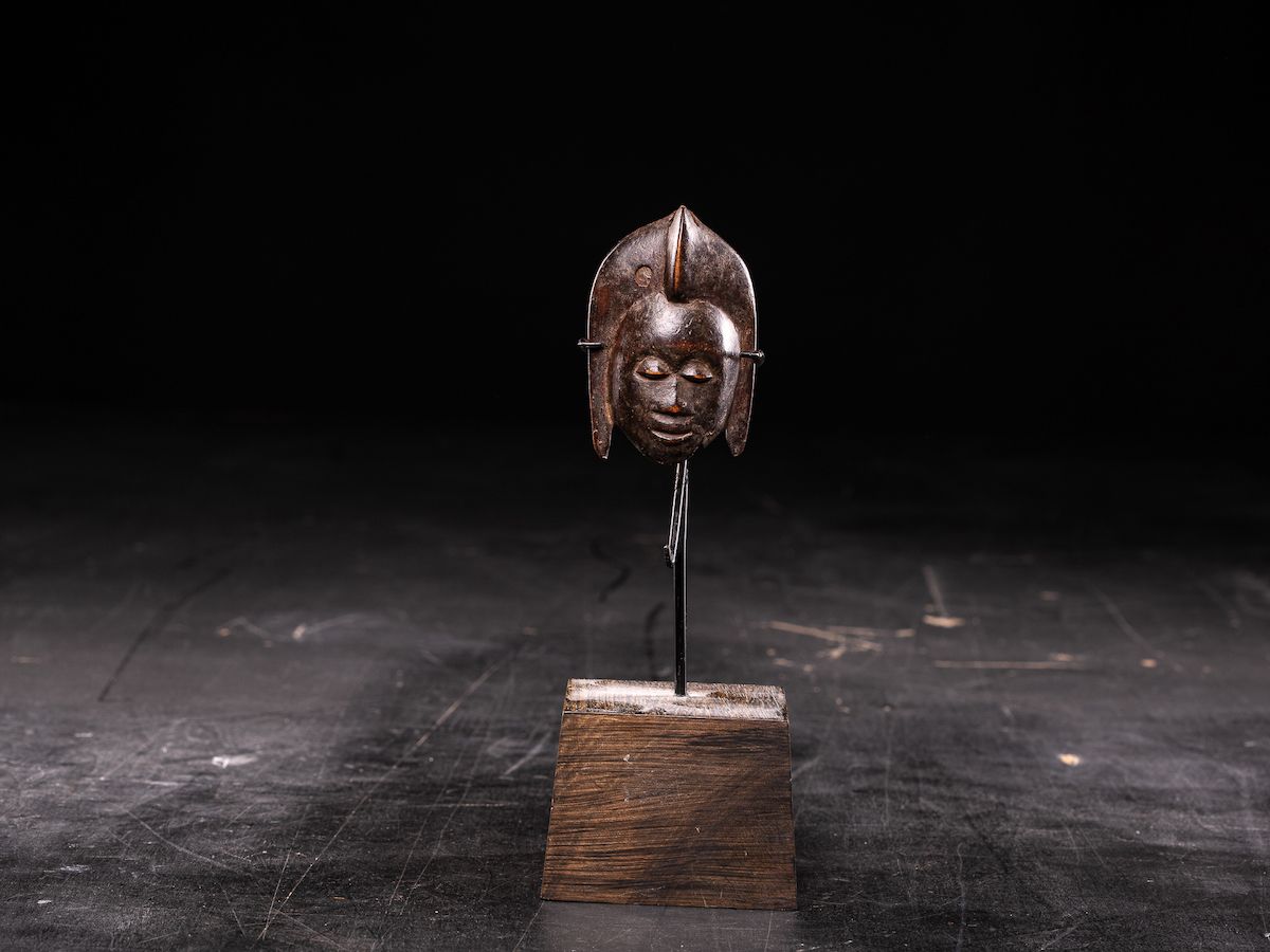 Peuple Baule Máscara en miniatura de Baule (mediados del siglo XX) - 8 x 5,5 x 1&hellip;