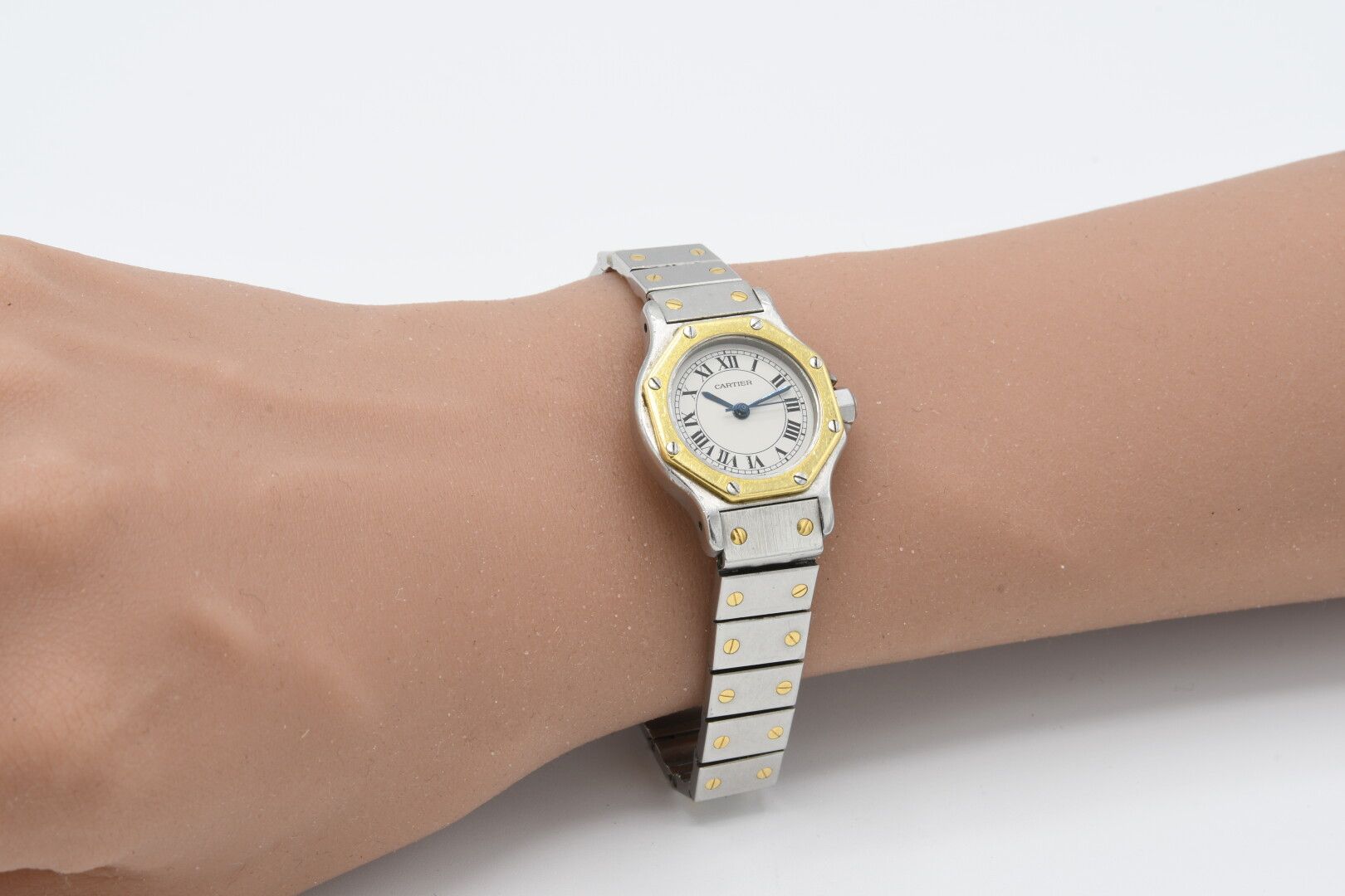 Null CARTIER - modèle SANTOS - Montre bracelet de dame en or jaune 18k et acier &hellip;