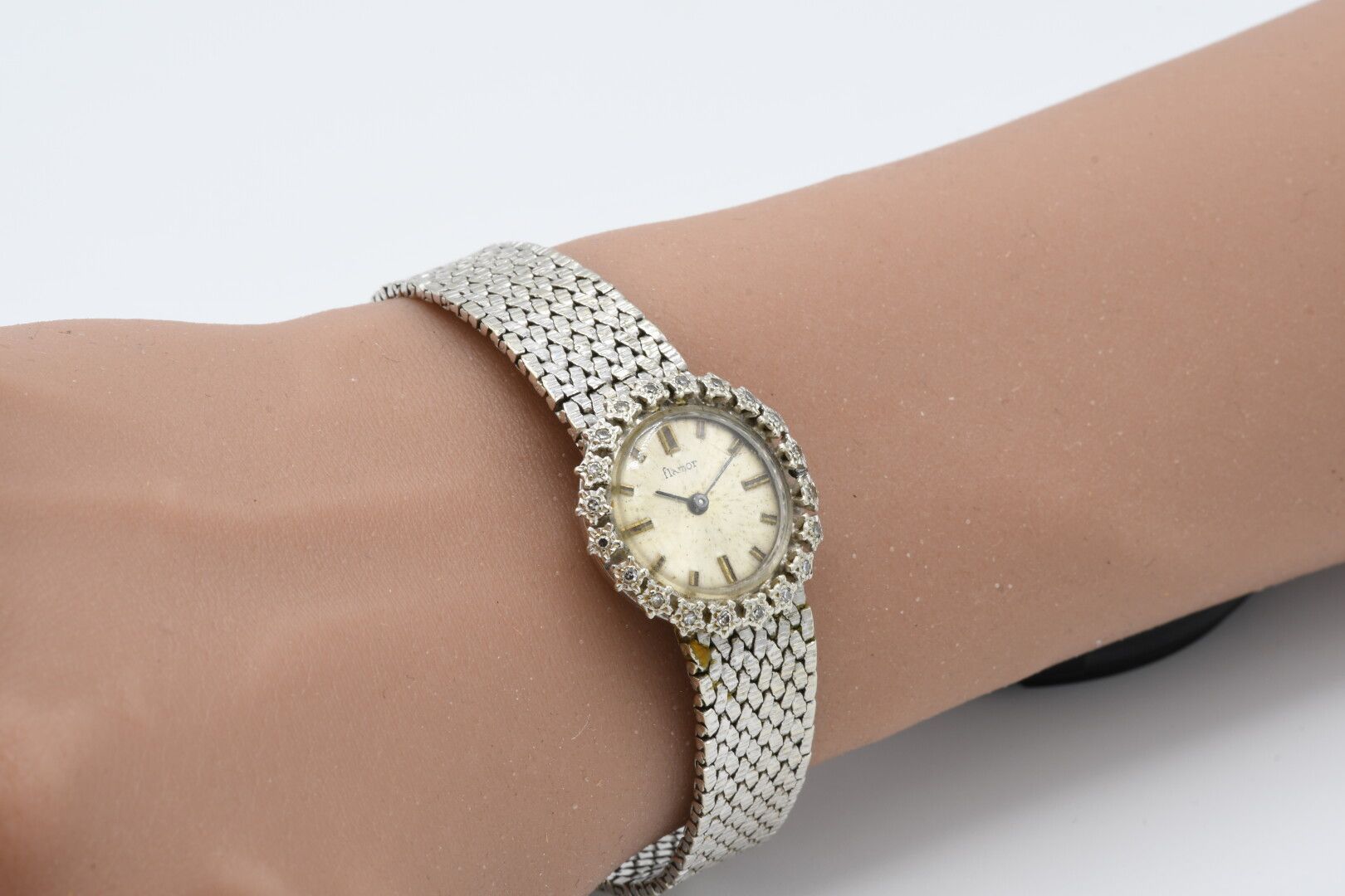 Null FLAMOR - MONTRE bracelet femme en or gris 18k, cadran circulaire serti de b&hellip;