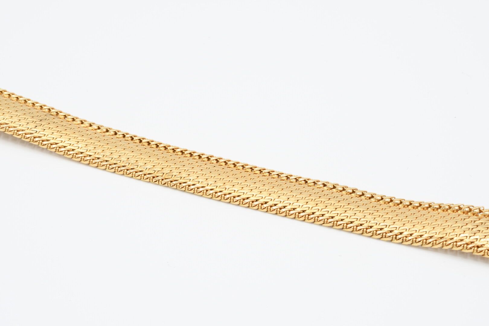 Null BRACELET ruban or jaune 18k à mailles polonaises. L. 19 cm - Poids : 45 g