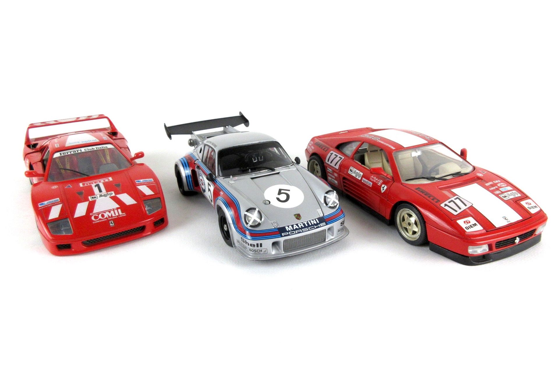 Lot of 3 1/18 scale models. BURAGO, 1 Ferrari F40 from 1…