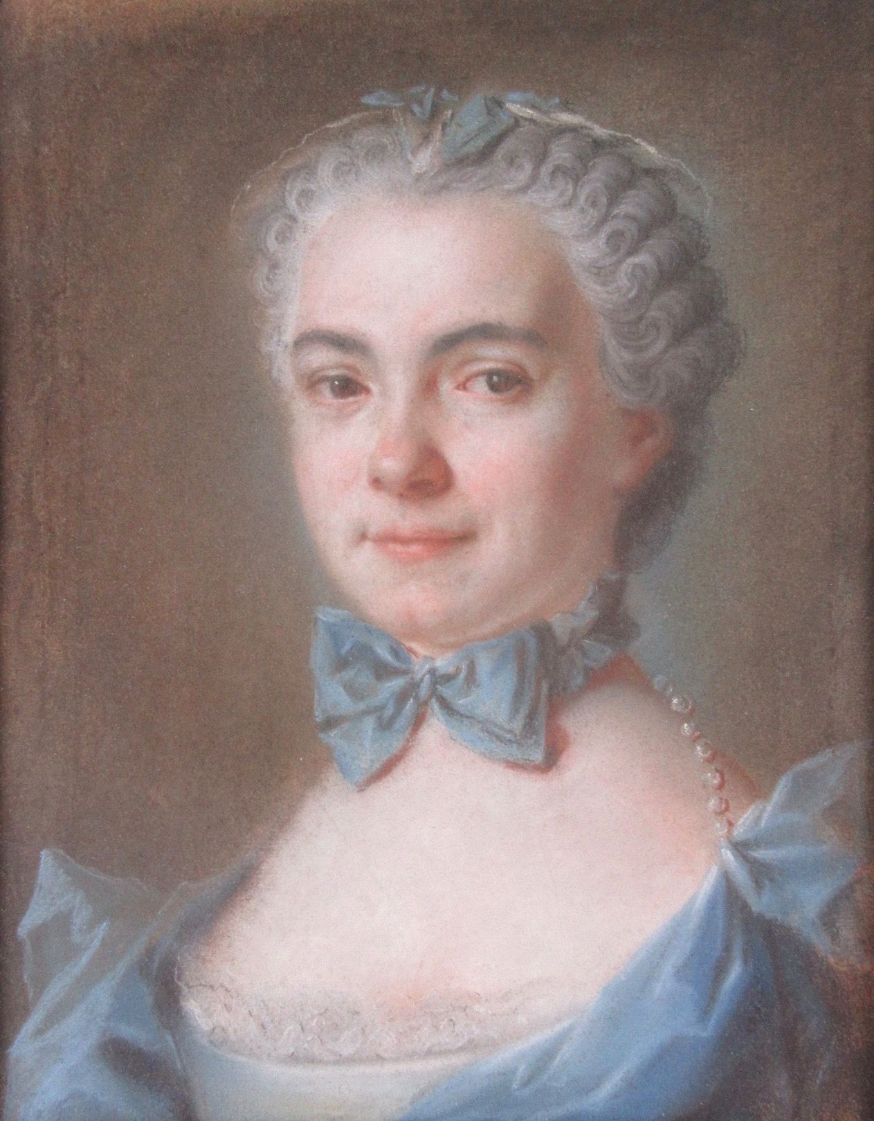 Null 十八世纪的法国学校。纸上粉彩铺在画布上，"Dame au Noeud Bleu"，45 X 35厘米。 状态：优秀，晚期装裱
