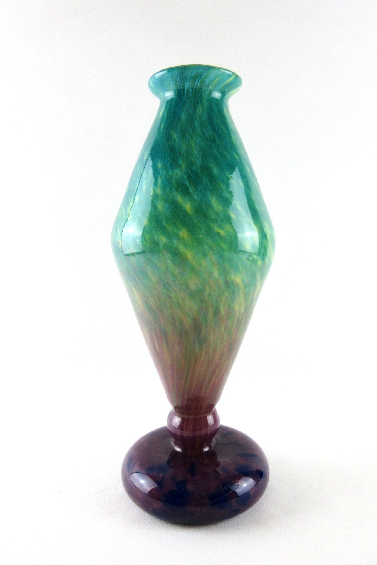 Null Charles SCHNEIDER (1881-1953) Vase en verre soufflé, rare forme géométrique&hellip;