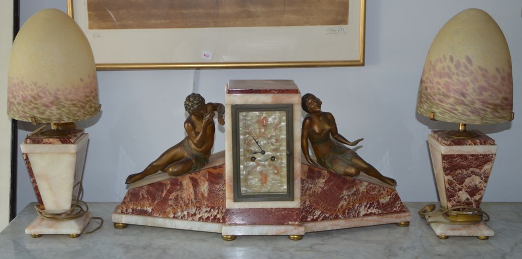 Garniture de cheminée 
in red and beige marble, decorated with sculptures in reg&hellip;