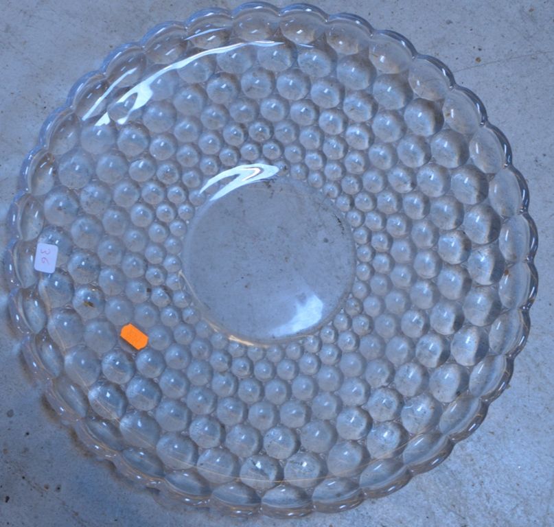 Un plat rond en verre à decorazione a bolle

diametro: 40cm