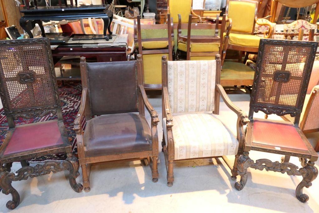 Suite de deux chaises et deux sillones de respaldo alto de estilo neogótico