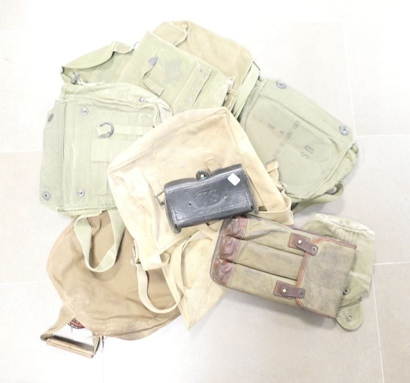 Lot comprenant un dessus de giberne borsa di pelle marcata U.S., 5 borse militar&hellip;