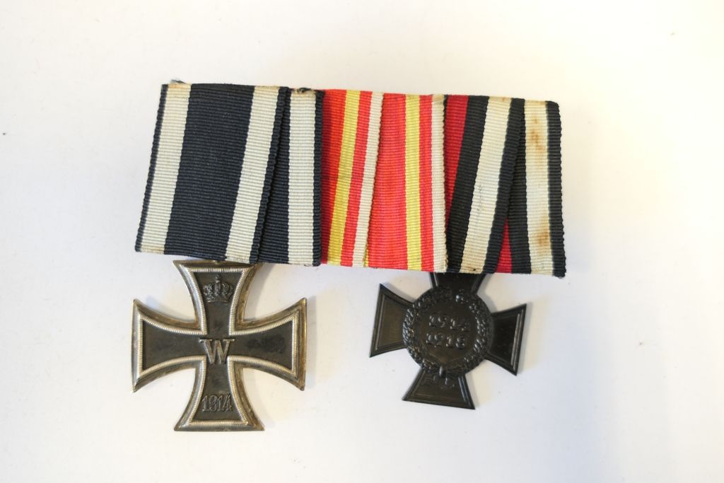 1 barette avec croix de fer 2ème classe 1914 et 1 médaille commémorative 1914-19&hellip;