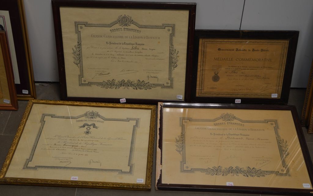Lot de 4 diplômes: diplôme de la médaille commémorative de Haute Silésie, 2 dipl&hellip;