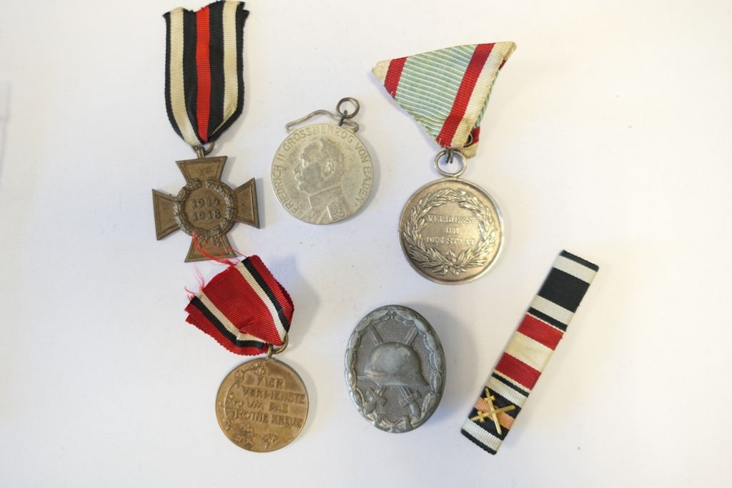 Lot de 5 médailles et 1 barette tissu, médaille commémorative allemande 1914-191&hellip;