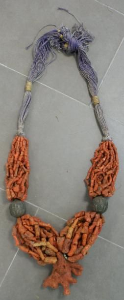 Null Rare collier de femme berbère en corail rouge et balles en métal argenté, p&hellip;
