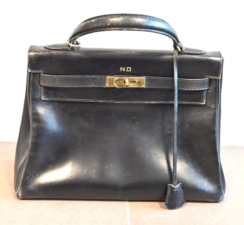 HERMES Paris - Kelly" model 32 cm handbag, in black leather with gold metal trim&hellip;