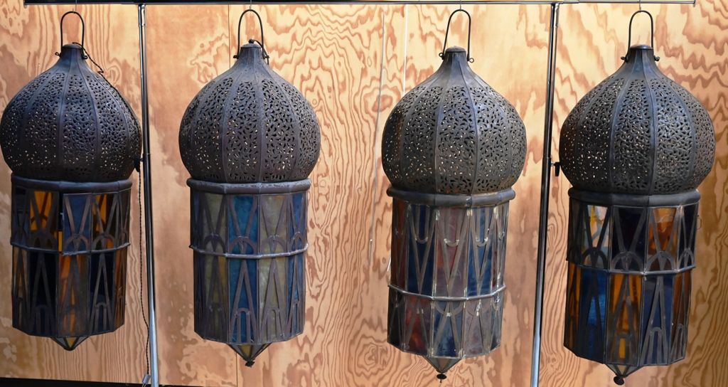 Suite de quatre lanternes marocaines en métal and colored glass in the shape of &hellip;
