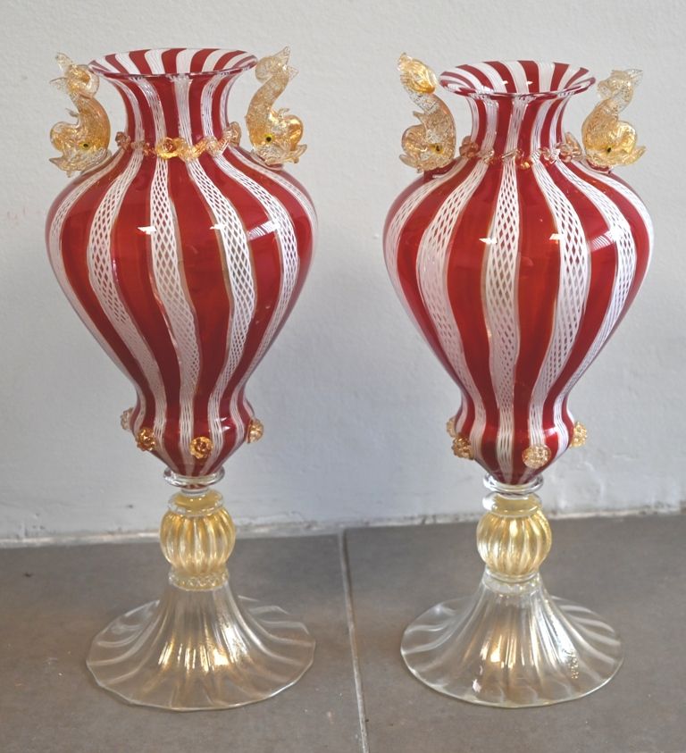 Paire de vases en verre de Murano de couleur red.
H.: 35 cm.
(The handles are sl&hellip;