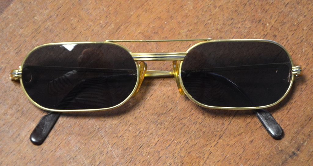Cartier 金色金属太阳镜。