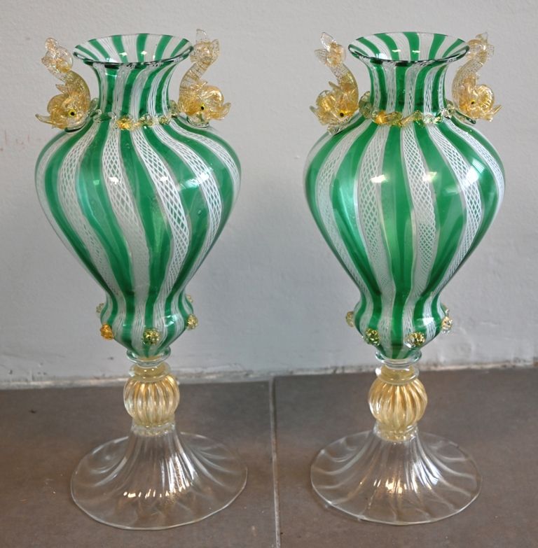 Paire de vases en verre de Murano de couleur green.
H.: 35 cm.
(The handles are &hellip;