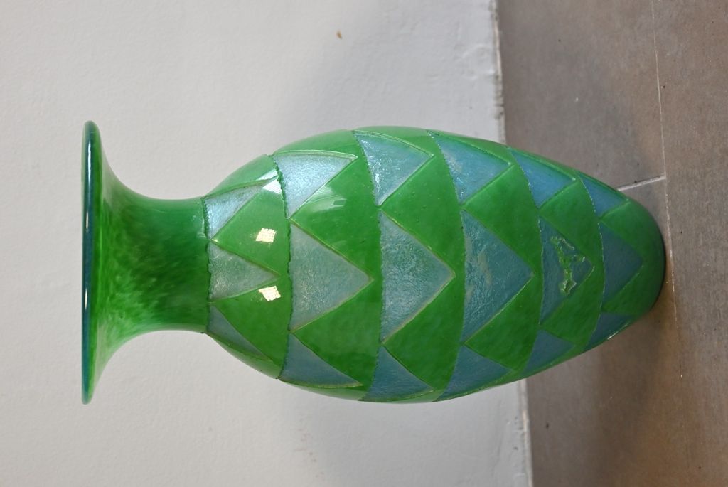 David GUERON (1892 - 1950) dit DEGUE Vase en verre sablé vert émeraude de style &hellip;