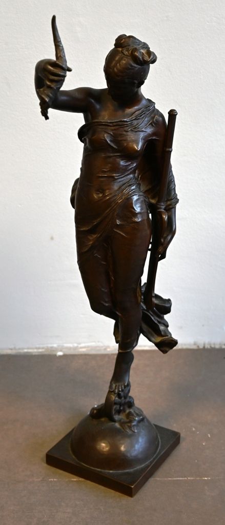 Augustin Edme MOREAU-VAUTHIER (1831-1893) "财富/富足"（1878 年）。
带棕色铜锈的青铜雕塑，底座上有签名，盖有 &hellip;