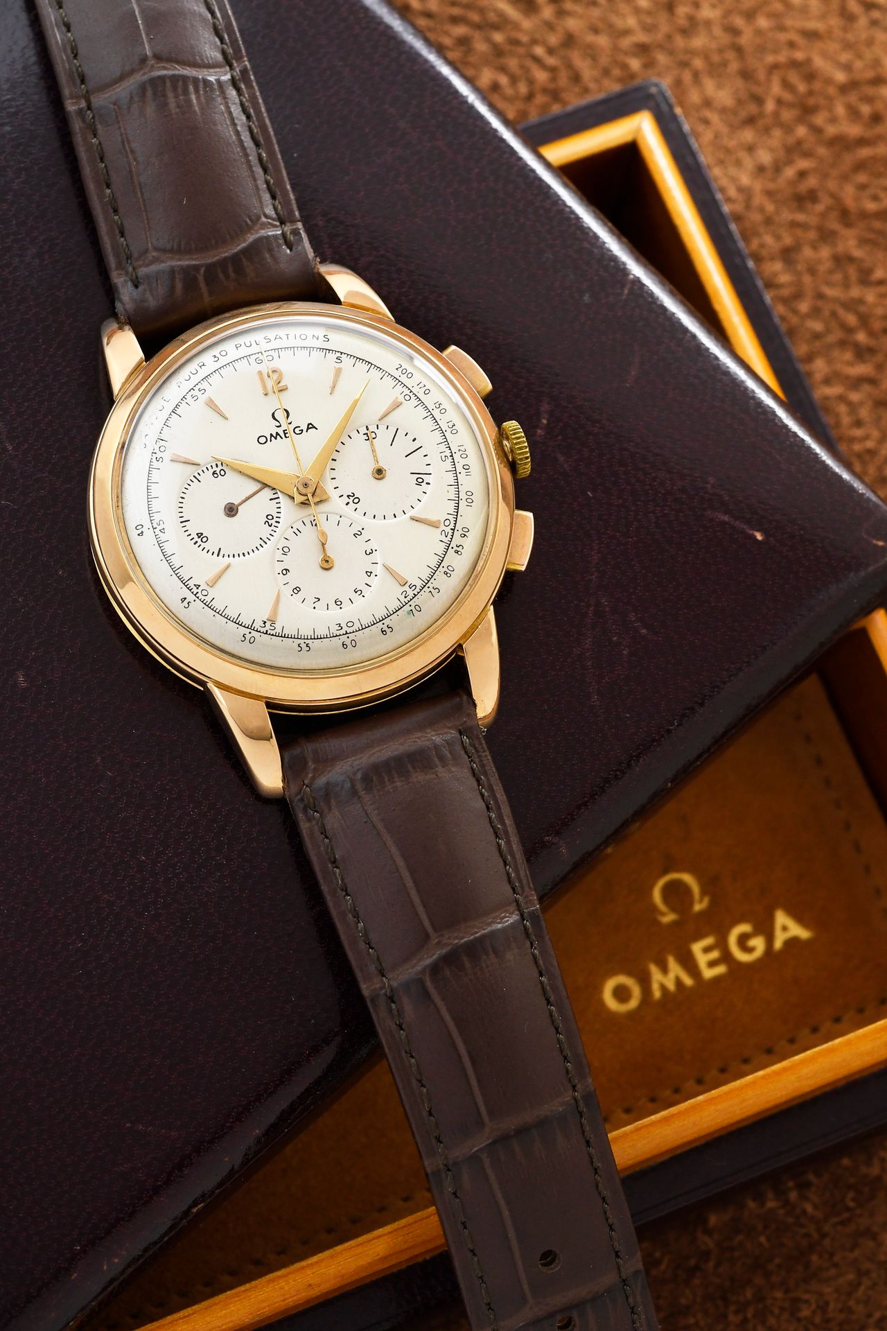 Null OMEGA (Compax Doctor GT Chronograph - Classic Rose Gold Ref. 10756938), um &hellip;