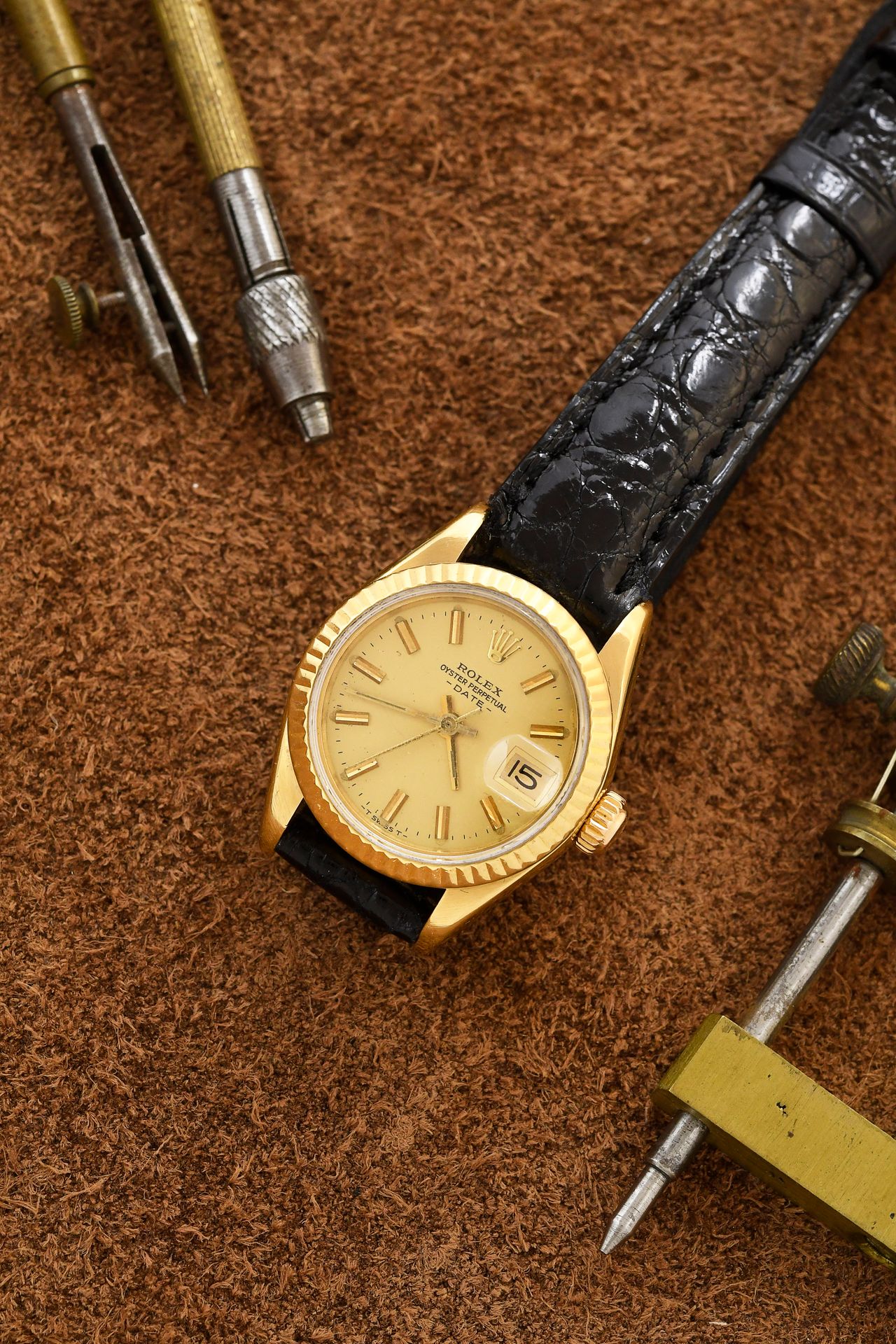 Null ROLEX (OYSTER PERPETUAL DATE - LADY / YELLOW GOLD REF. 69178), circa 1986 
&hellip;