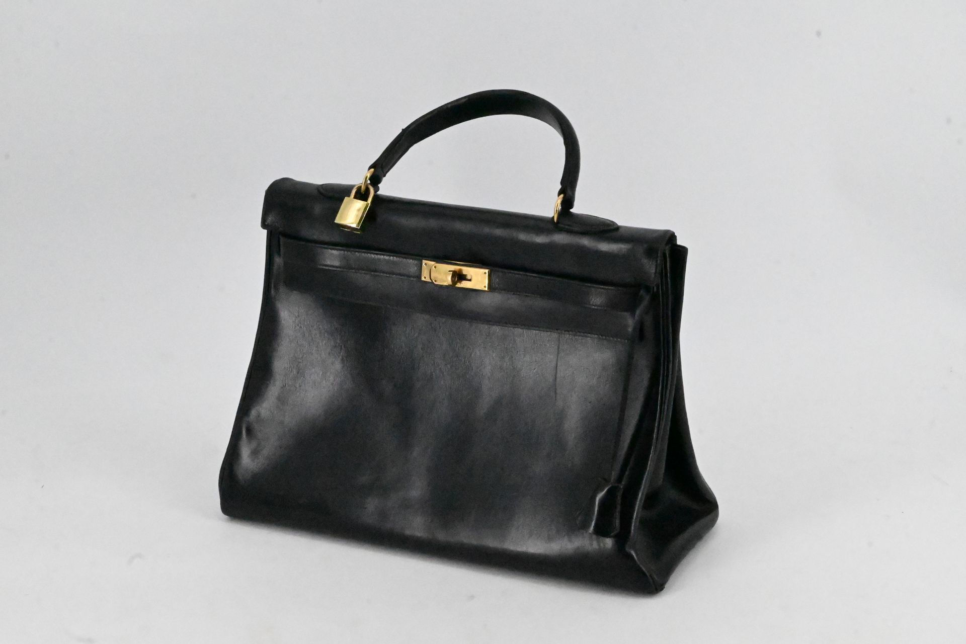 Null HERMES Paris - 

Kelly 32" Serie E bag in black box, gilt metal fasteners, &hellip;