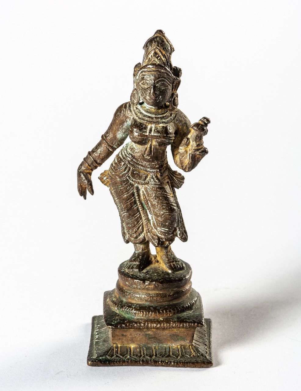 DEVANI Indien, Bronze, wohl um 1900

9,8 cm hoch



AN INDIAN BRONZE FIGURE OF D&hellip;