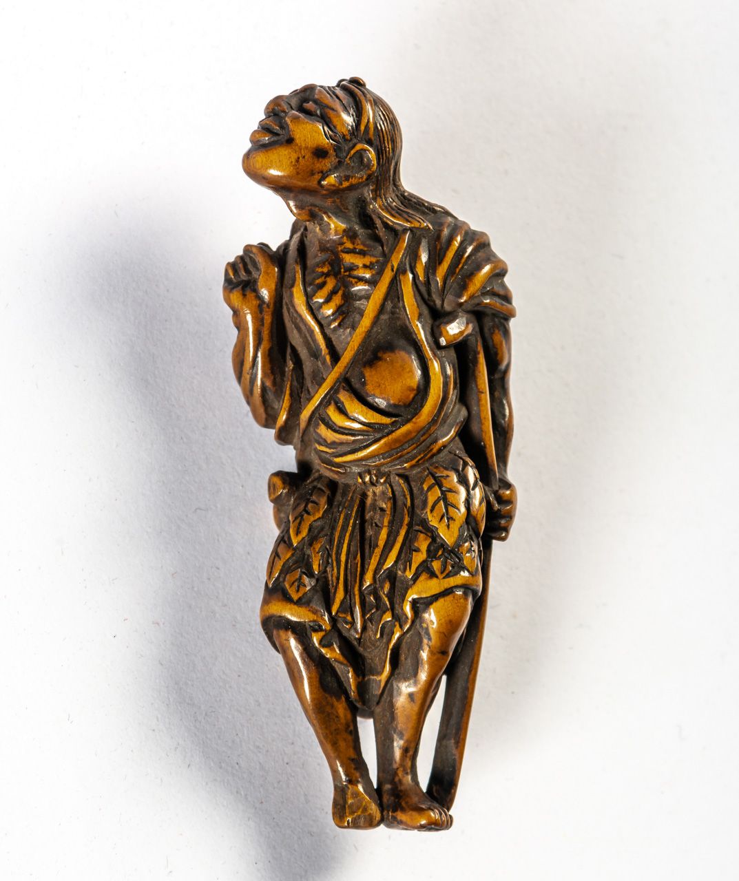 NETSUKE Japon, bois, signé, probablement 19e siècle.

7 cm de haut



Provenance&hellip;