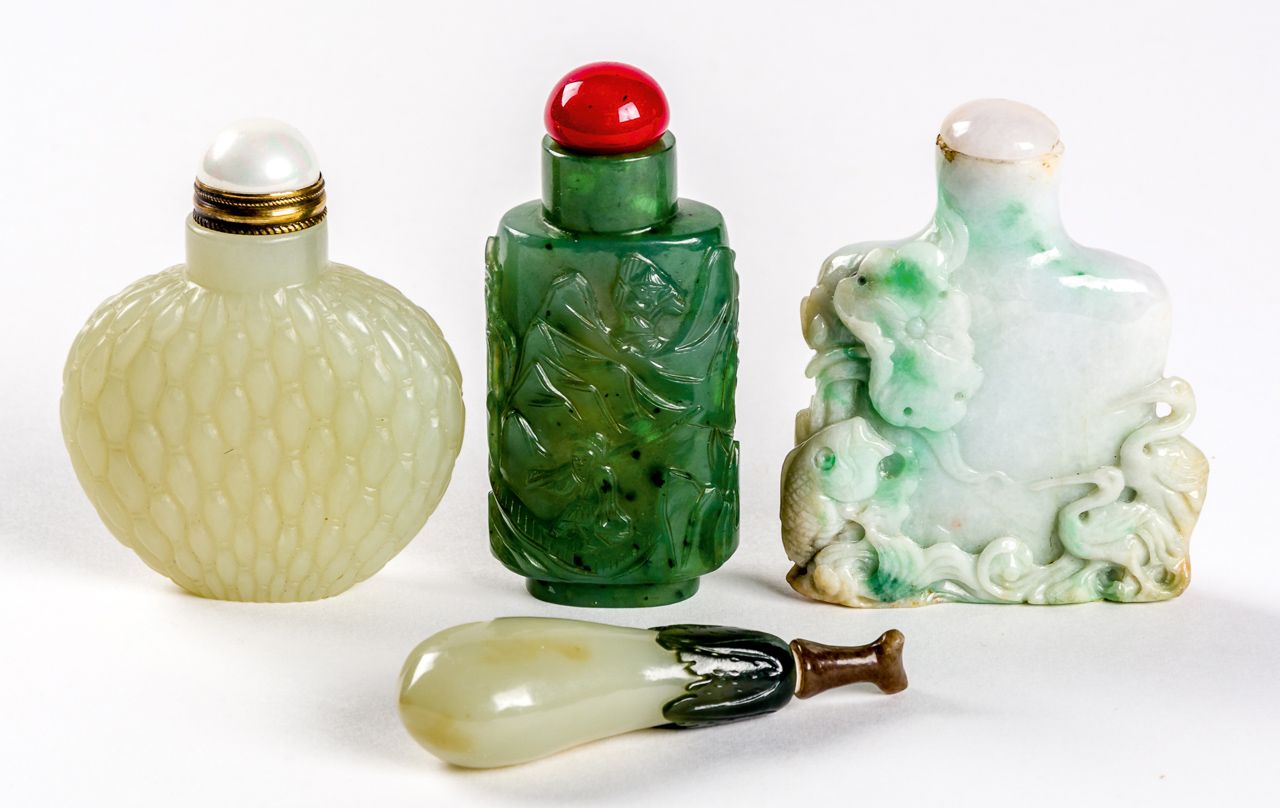 4 SNUFF-BOTTLES 4 CHINESE JADE SNUFF BOTTLES _x000D_

in different shades and sh&hellip;